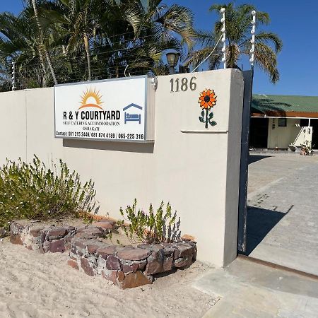 Ry Courtyard Hotel Oshakati Exterior photo