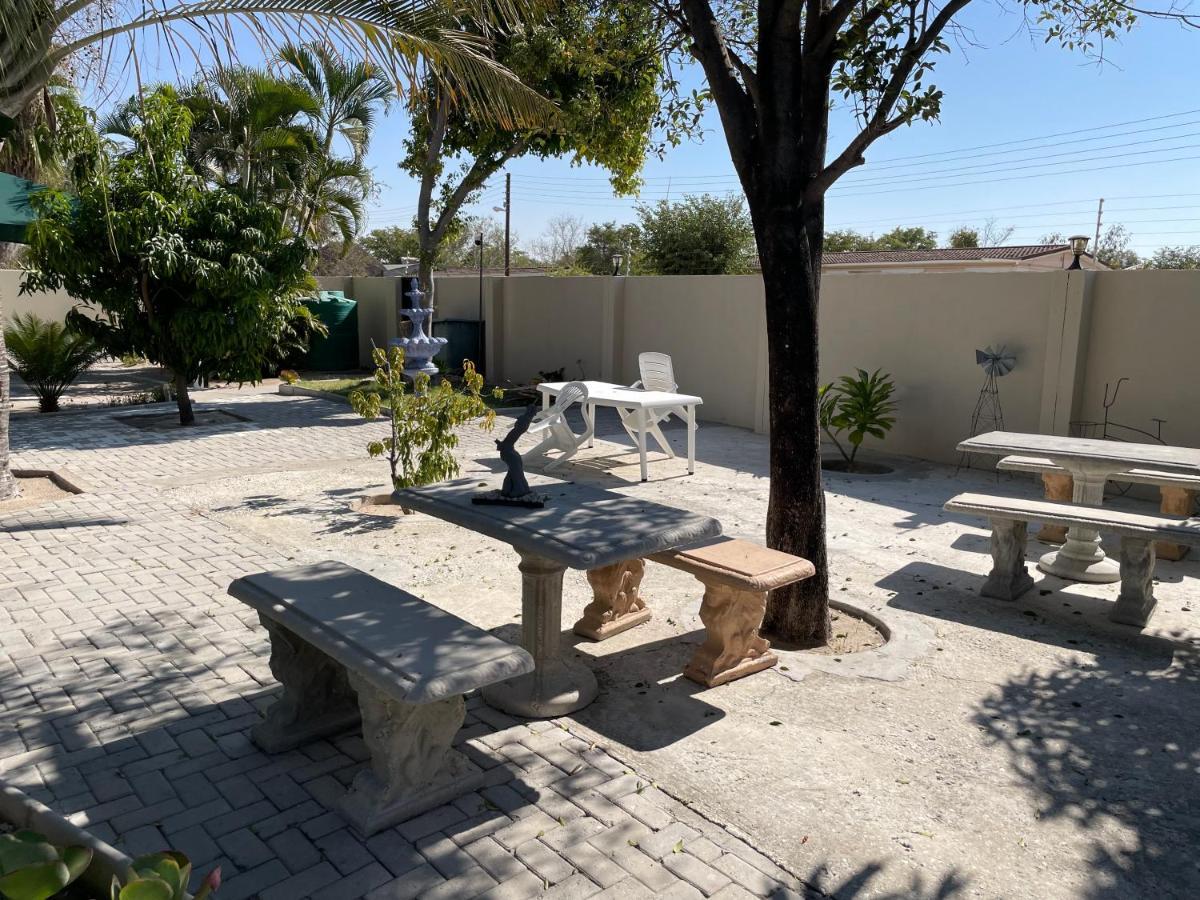 Ry Courtyard Hotel Oshakati Exterior photo