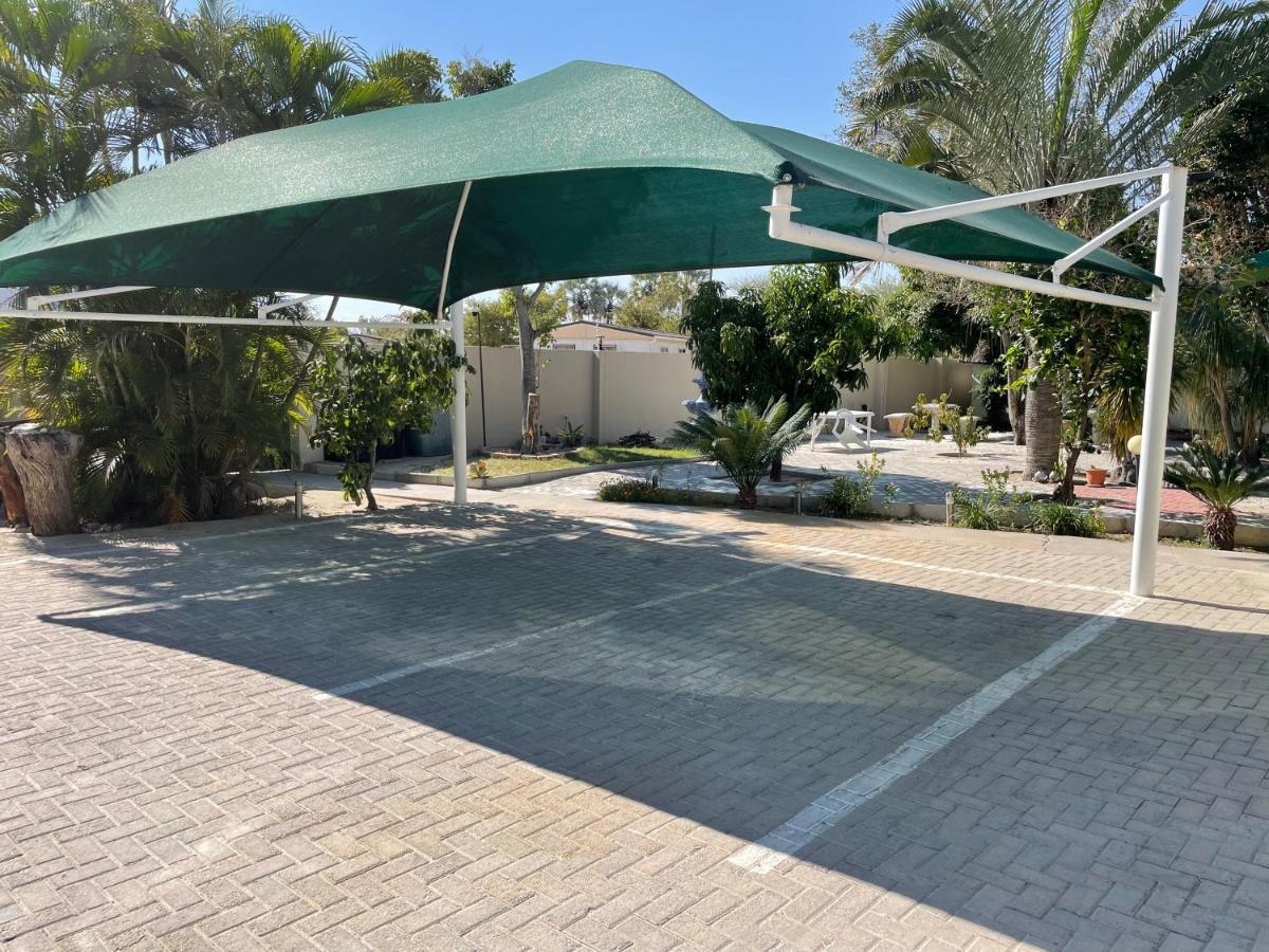 Ry Courtyard Hotel Oshakati Exterior photo
