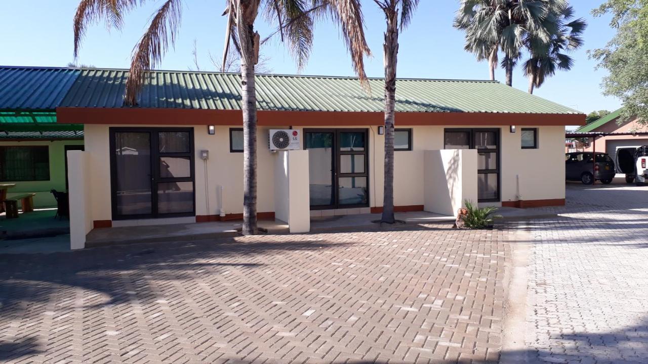 Ry Courtyard Hotel Oshakati Exterior photo