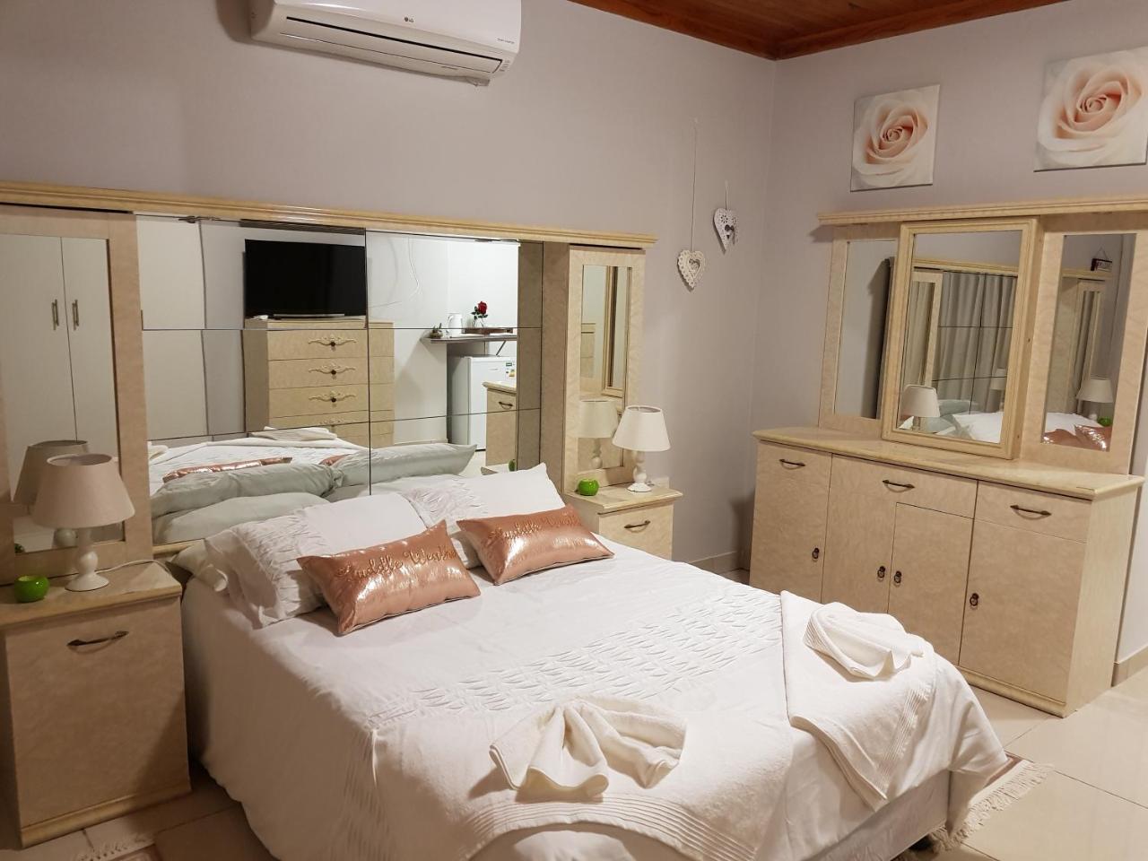 Ry Courtyard Hotel Oshakati Exterior photo
